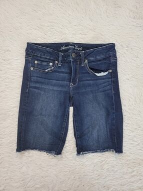 American Eagle Sz 6 Jean Shorts Womens Long Bermuda Length Raw Hem Stretch